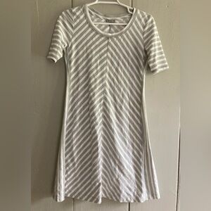 T by Talbots Striped Gray & White Jersey Dress Short Sleeve Stretch Size XS